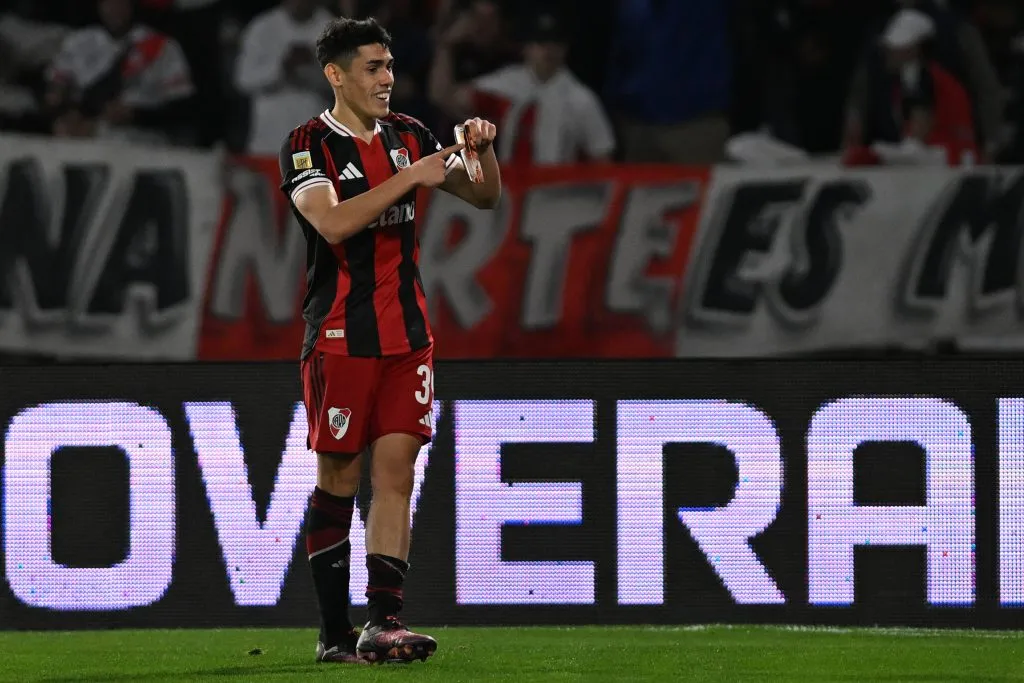 Noche soñada para Lencina: doblete en Córdoba.