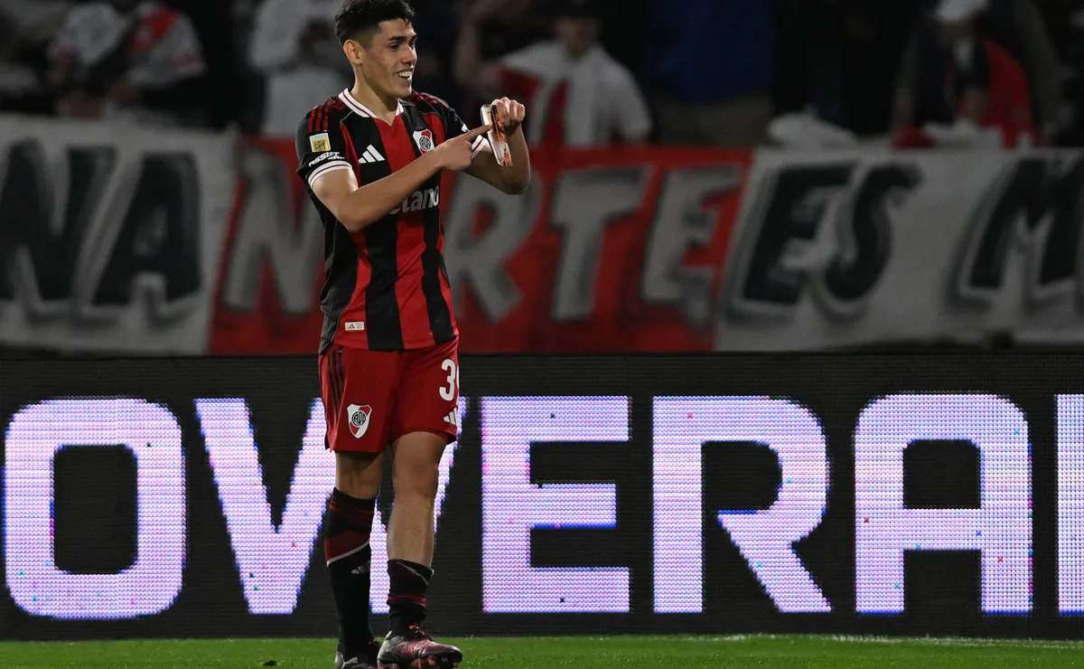 Noche soñada para Lencina: doblete en Córdoba.