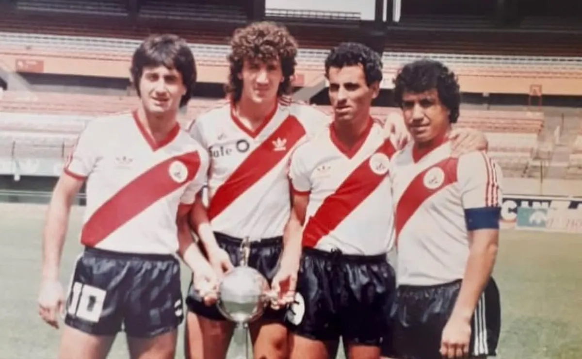 Alzamendi será homenajeado por River y Peñarol.