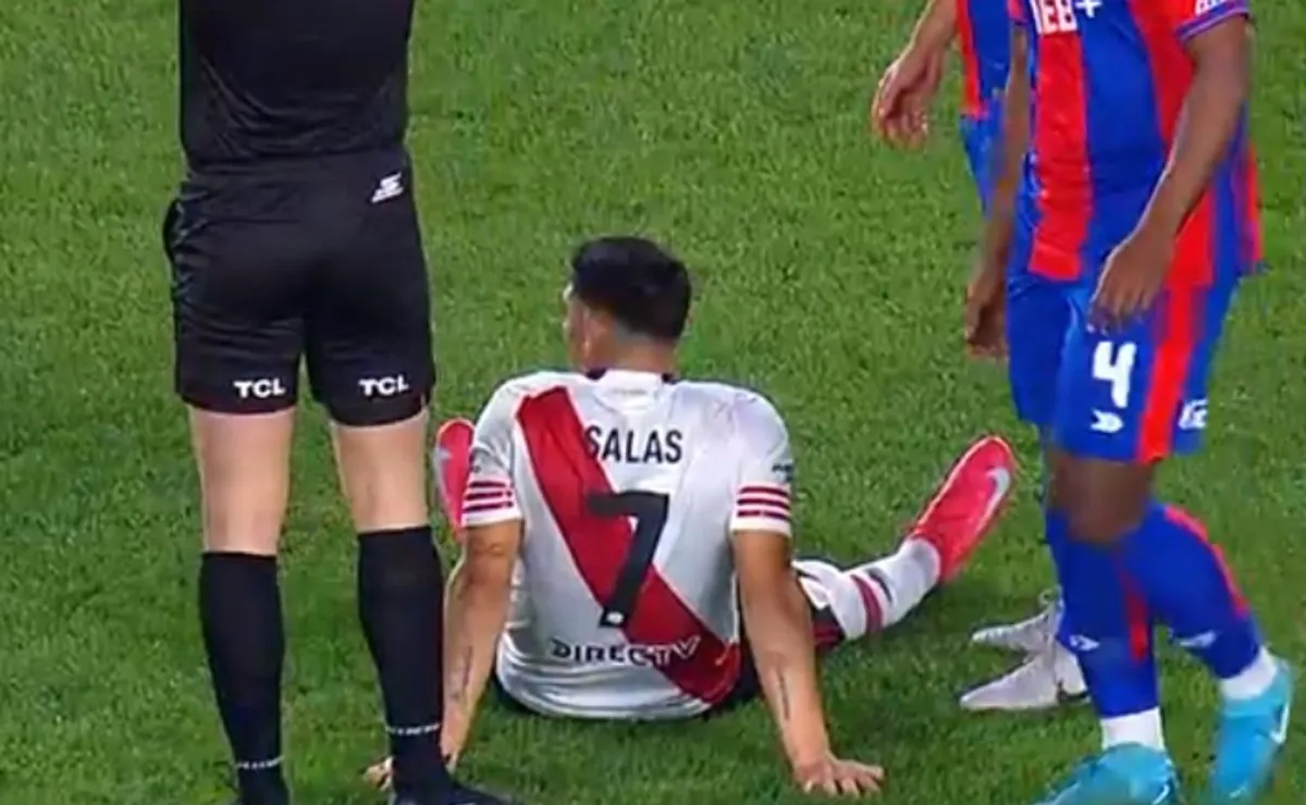 Salas se fue lesionado.