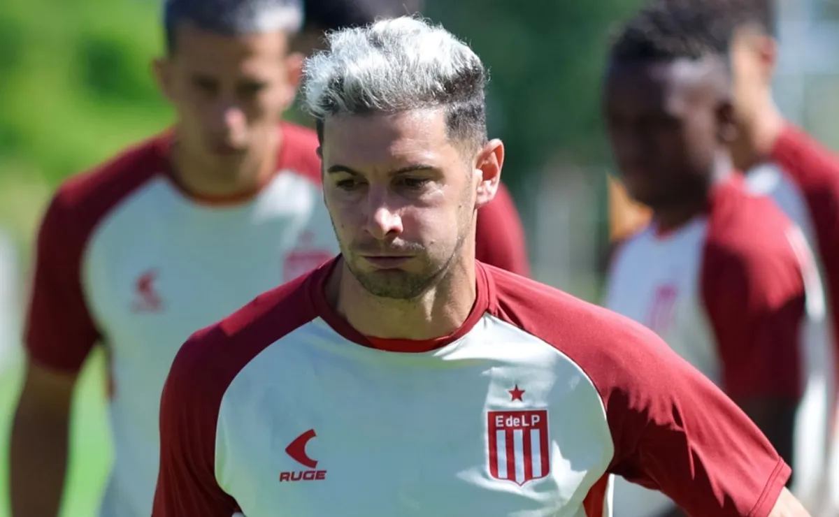El club al que podría ir Alario en este mercado.