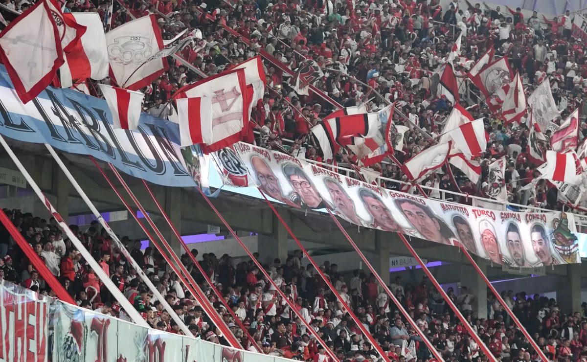 Los hinchas de River colmaron el Estadio Madre de Ciudades.