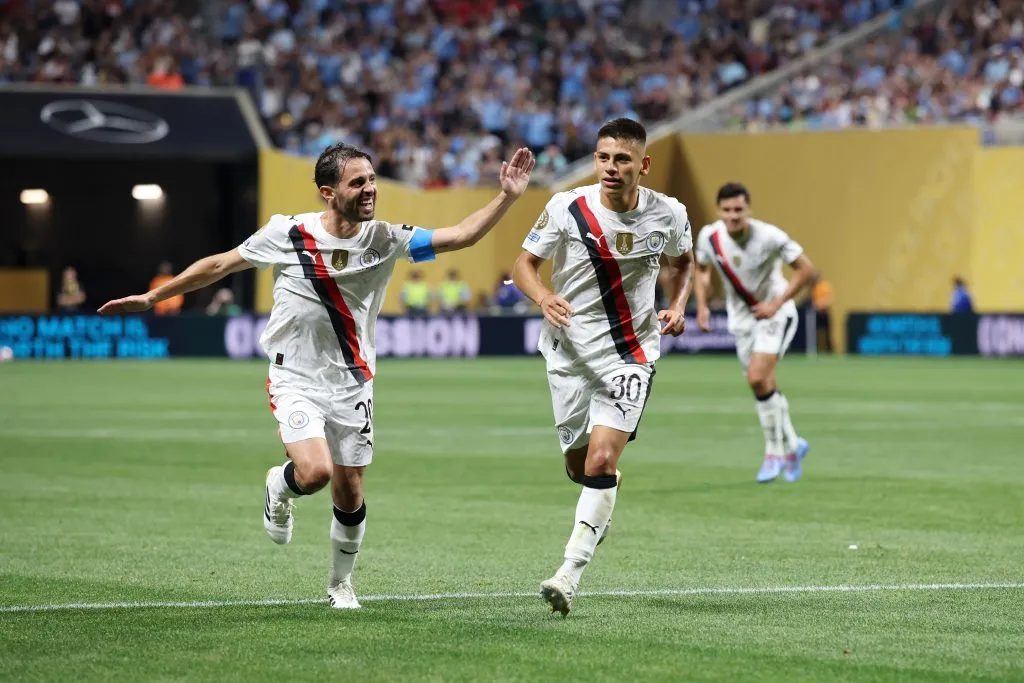 Echeverri podría seguir en Manchester City.