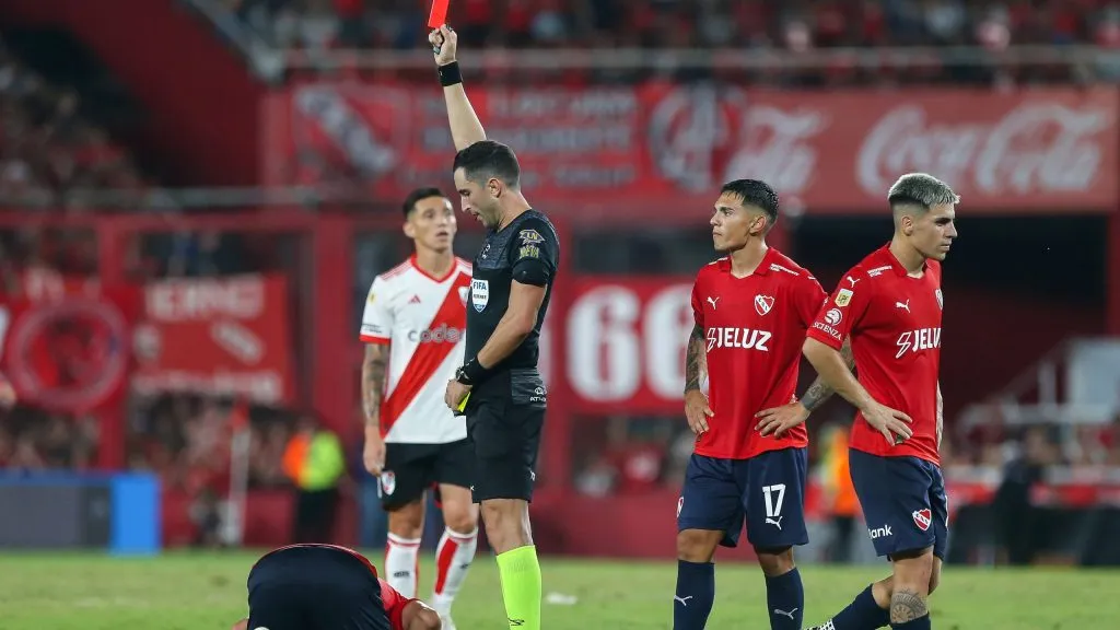 Arasa, árbitro de esta tarde, dirigió Independiente vs. River en 2024.