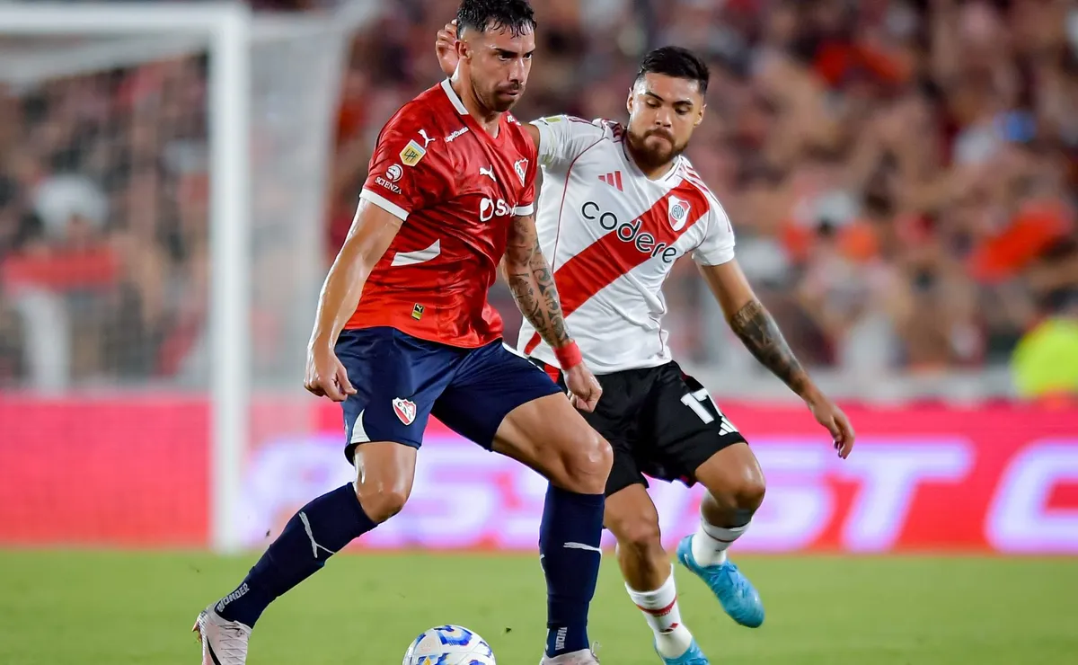River visita a Independiente.