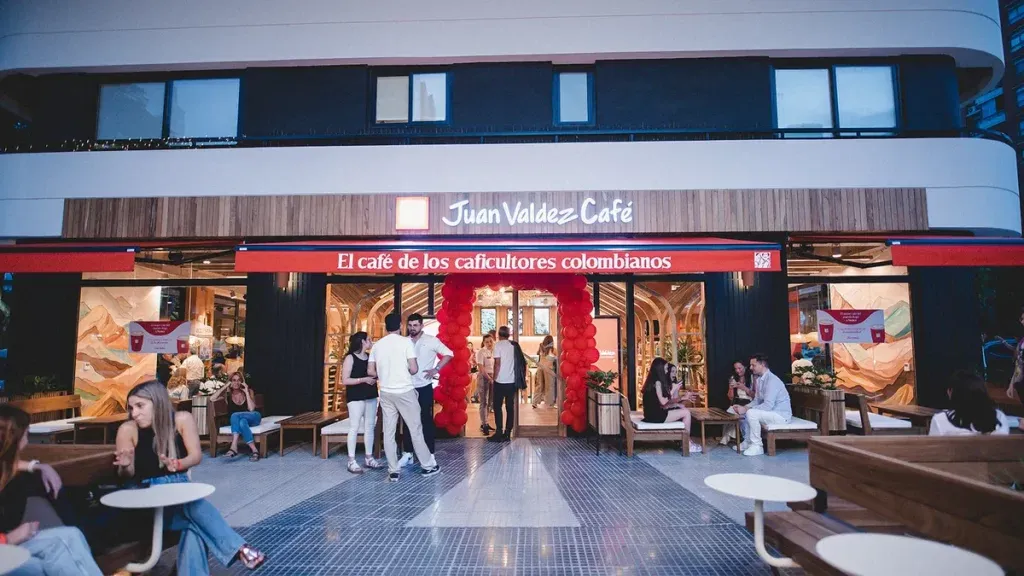 El local Juan Valdez esta a 2km del Monumental.