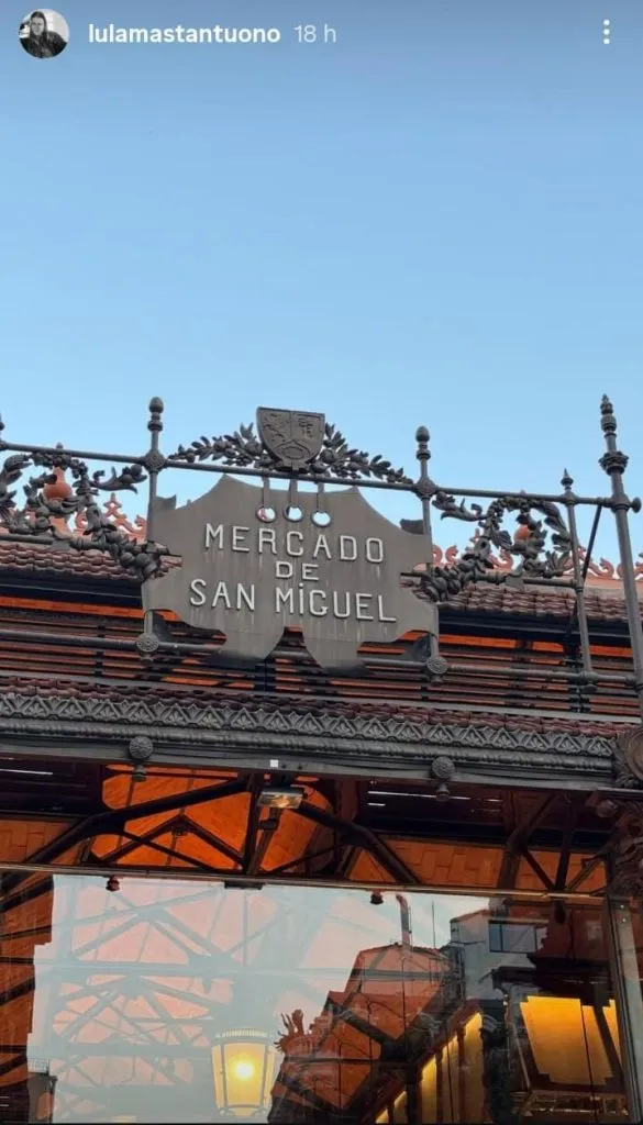 El paseo de la familia Mastantuono por Madrid a horas de la presentación de Franco como nuevo jugador del Real. En la imagen, el Mercado de San Miguel.