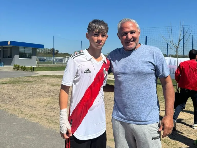 Fiorotto junto al Mencho Ramón Medina Bello, ex delantero de River.