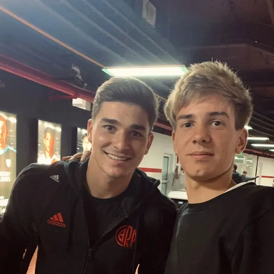 Franco Mastantuono con Julián Álvarez, uno de sus ídolos.