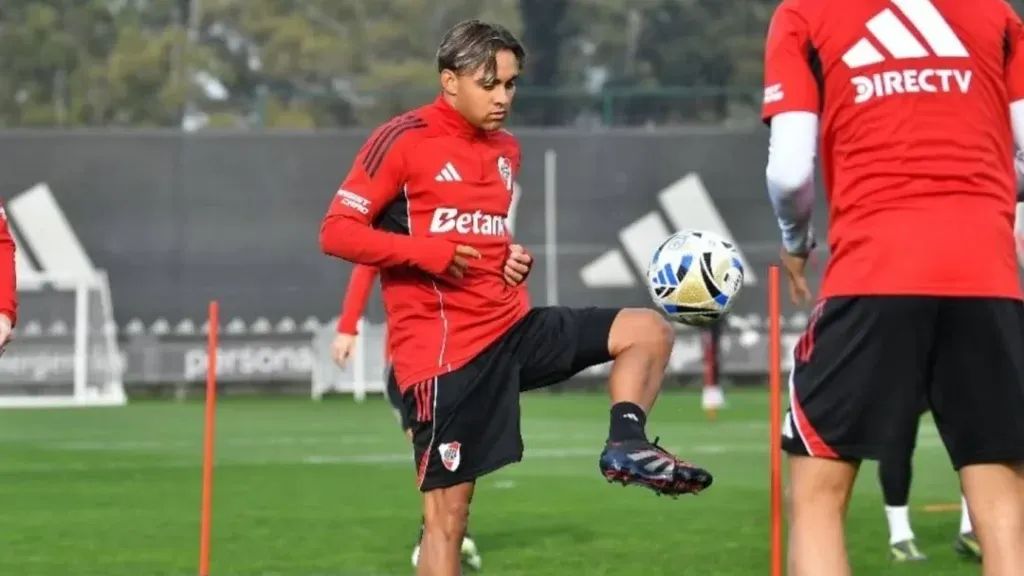 Woiski será titular en Reserva nuevamente y continúa sumando minutos, a la espera de una oportunidad en el primer equipo.