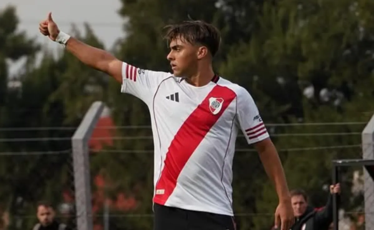 Woiski fue titular frente al Tomba.