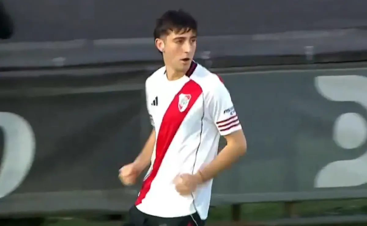 Dadín metió un doblete para River.