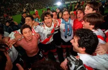 Ayala y Gallardo festejan con River.