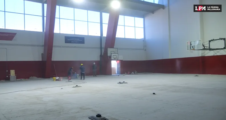 Acá se colocará el nuevo piso flotante del gimnasio.