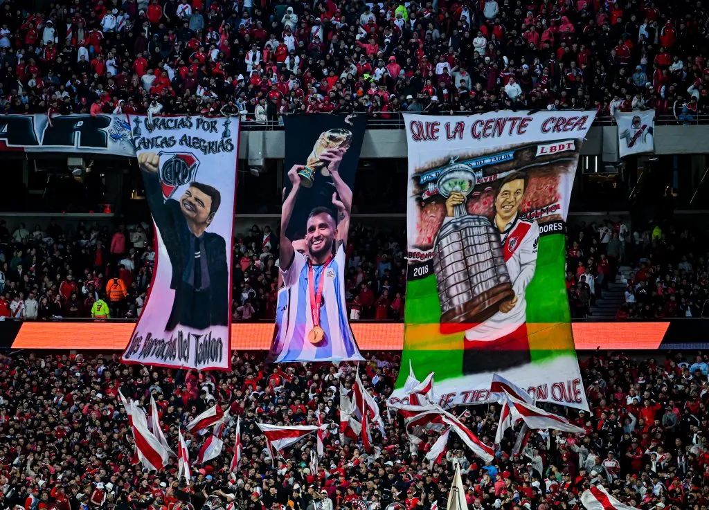 Pezzella fue incluido en las banderas de River en el Monumental por su lesión. (Getty Images)