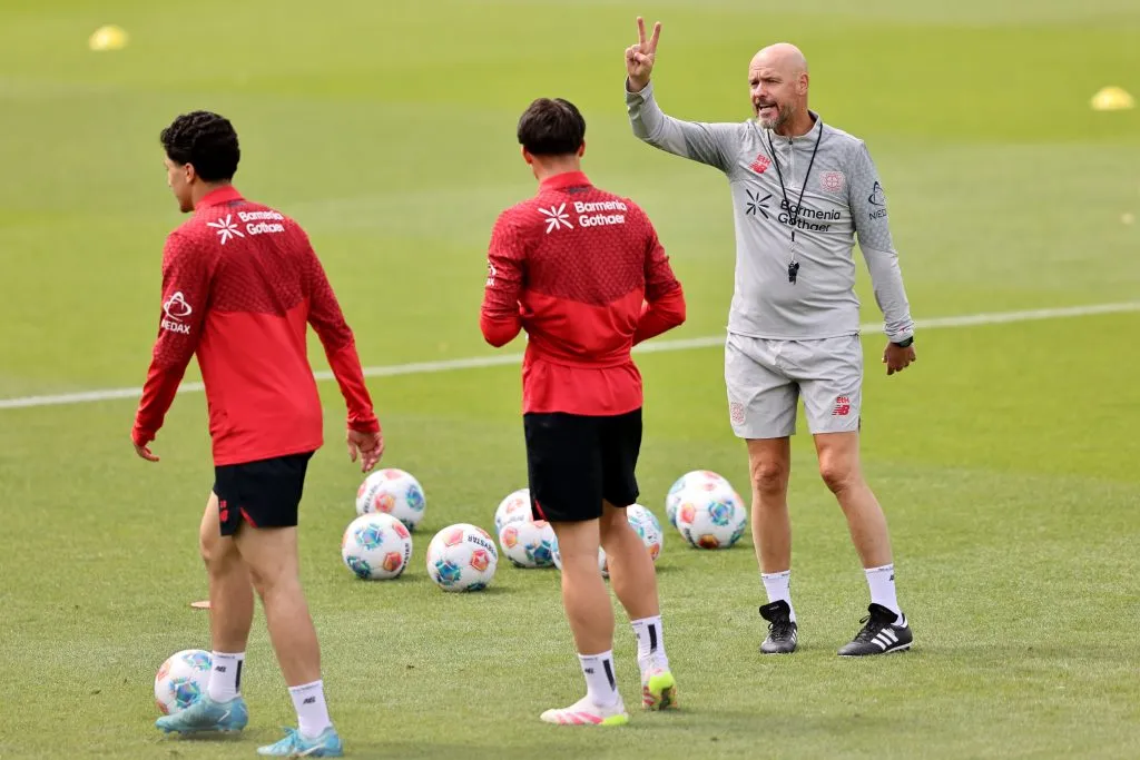 Erik Ten Hag, clave para la llegada de Echeverri a Leverkusen.