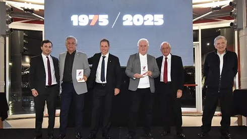 El homenaje al River campeón en 1975.