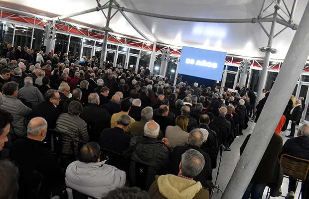 Medallas, libros, un film y ovación para los campeones del 75 (Foto: Prensa River).