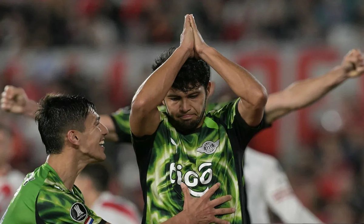 El ex River Rojas empató para Libertad y pidió perdón.