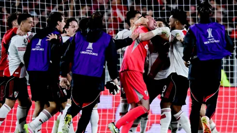 El jugador que fue a abrazar a Armani.