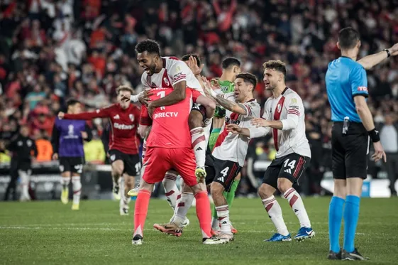 Borja corrió hasta Armani para comenzar el festejo de River. (Foto: LPM / Damián Marcovecchio)