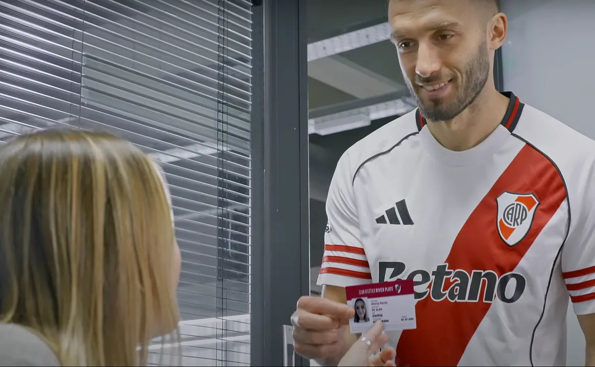 Pezzella y varios jugadores participaron en la campaña de River.