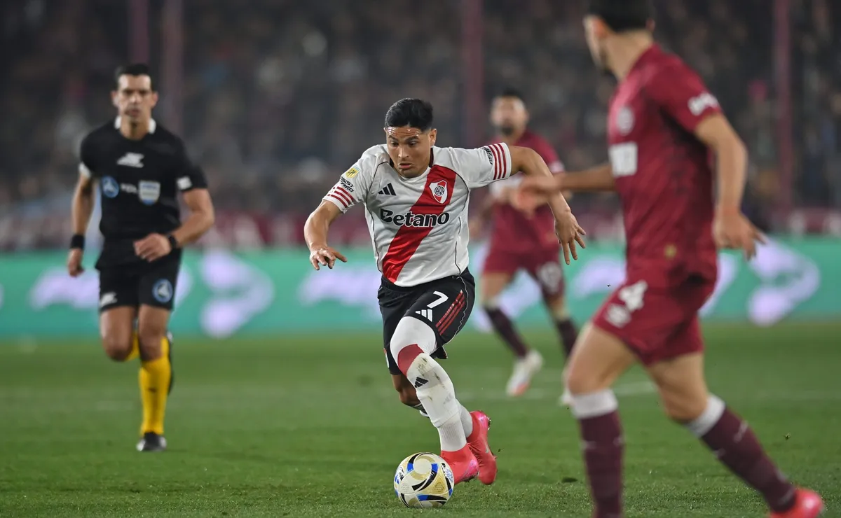 Maxi Salas se mete en el once.