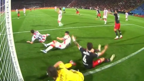 Al Millonario no le cobraron un claro penal.