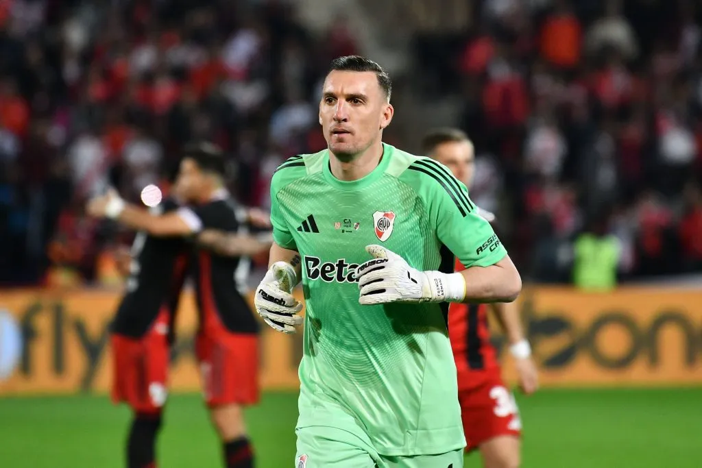 Armani, otra vez héroe en los penales.