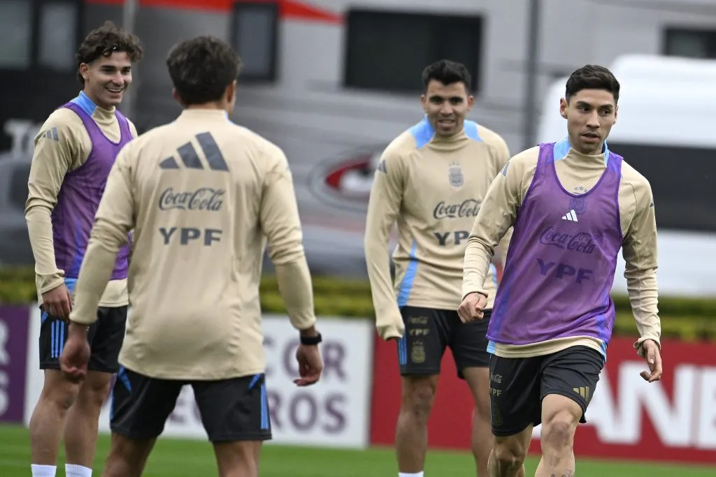 River de Selección: Acuña, Montiel y Julián.