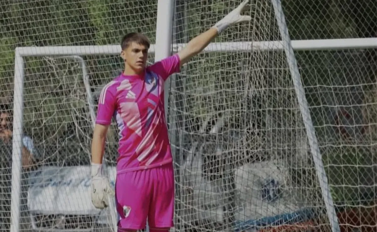 El arquero de River brilla en el Mundial Juvenil y también lo hizo en las menores de la Selección