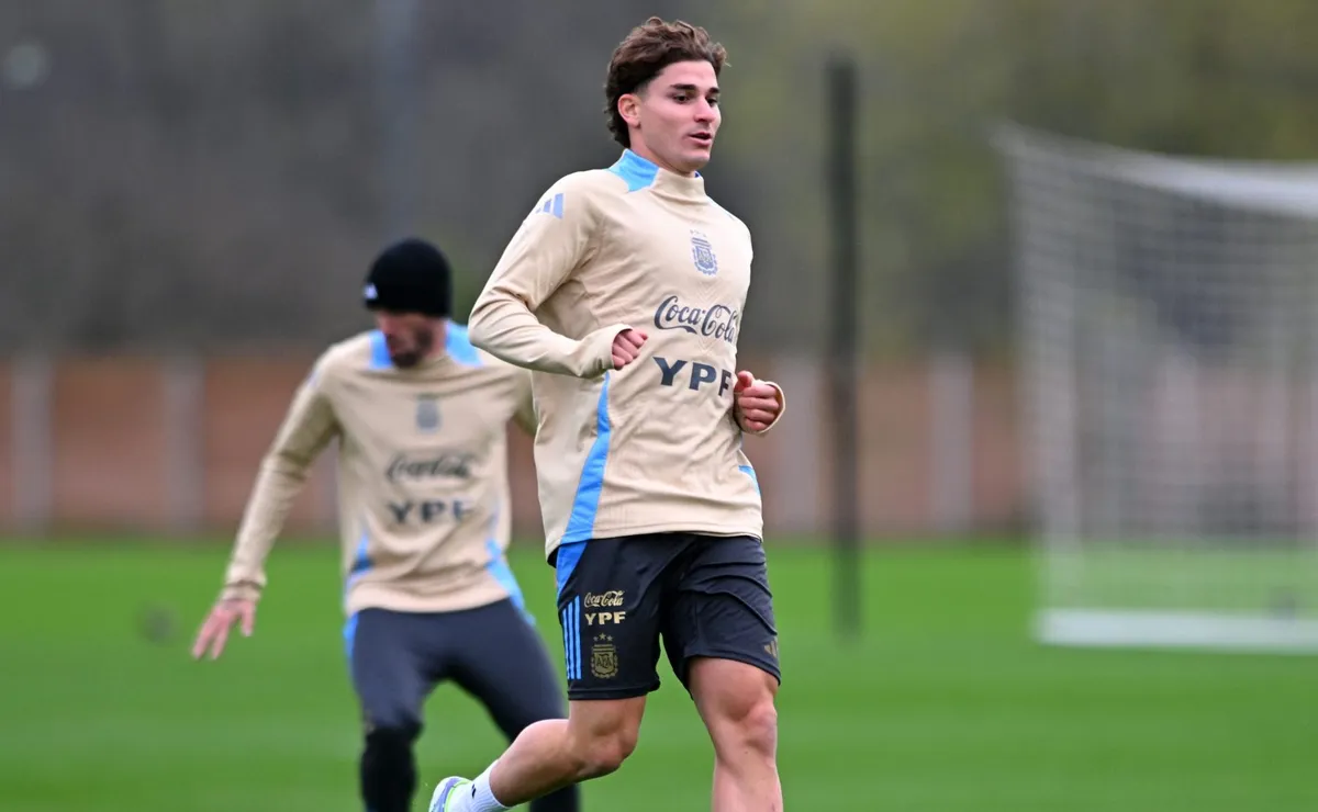 Julián Álvarez será titular ante Venezuela.