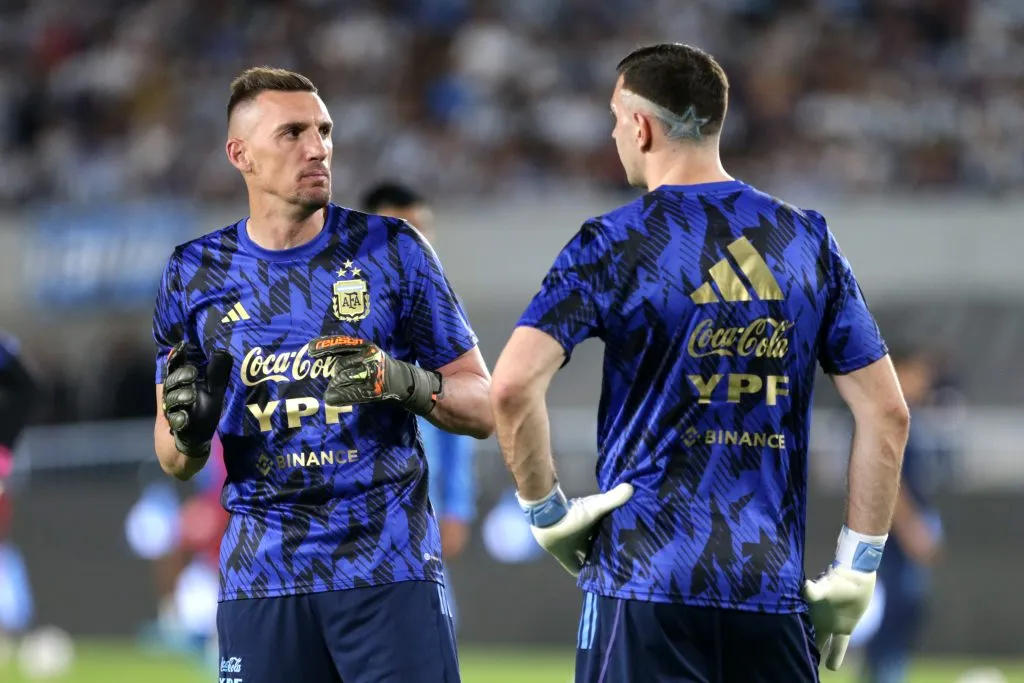 Armani y Dibu, codo a codo en la Selección durante más de 3 años.