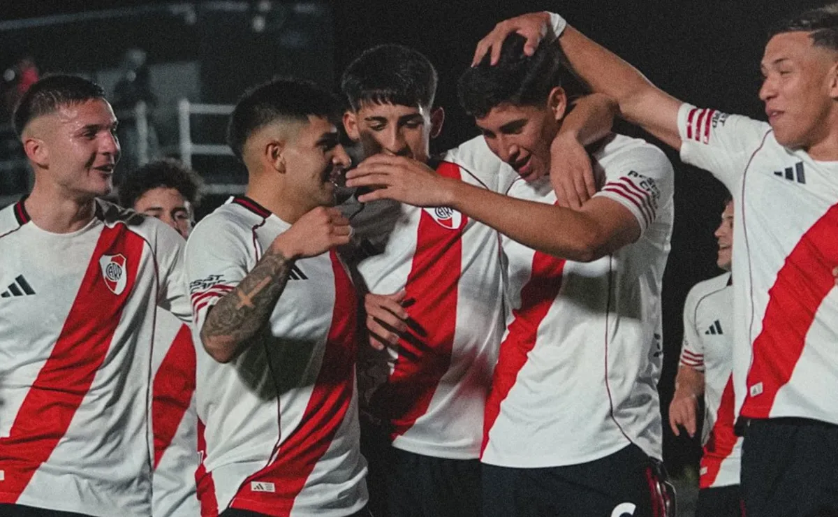 El Millonario enfrenta a Boca desde las 20:00.
