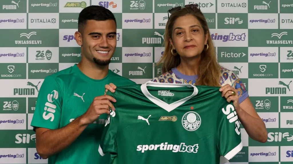Andreas Pereira junto a la presidenta de Palmeiras, Leila Pereira. (Prensa Palmeiras)
