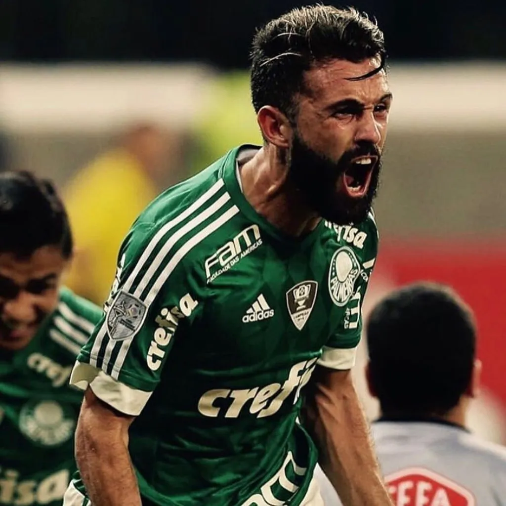 Agustín Allione jugó 69 partidos en su paso por Palmeiras de Brasil y marcó seis goles. Ganó dos títulos: la Copa de Brasil 2015 y el Brasileirao 2016.
