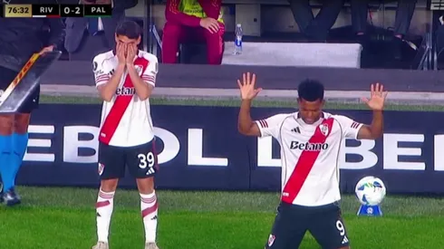 Lencina y Borja al momento de ingresar ante Palmeiras.