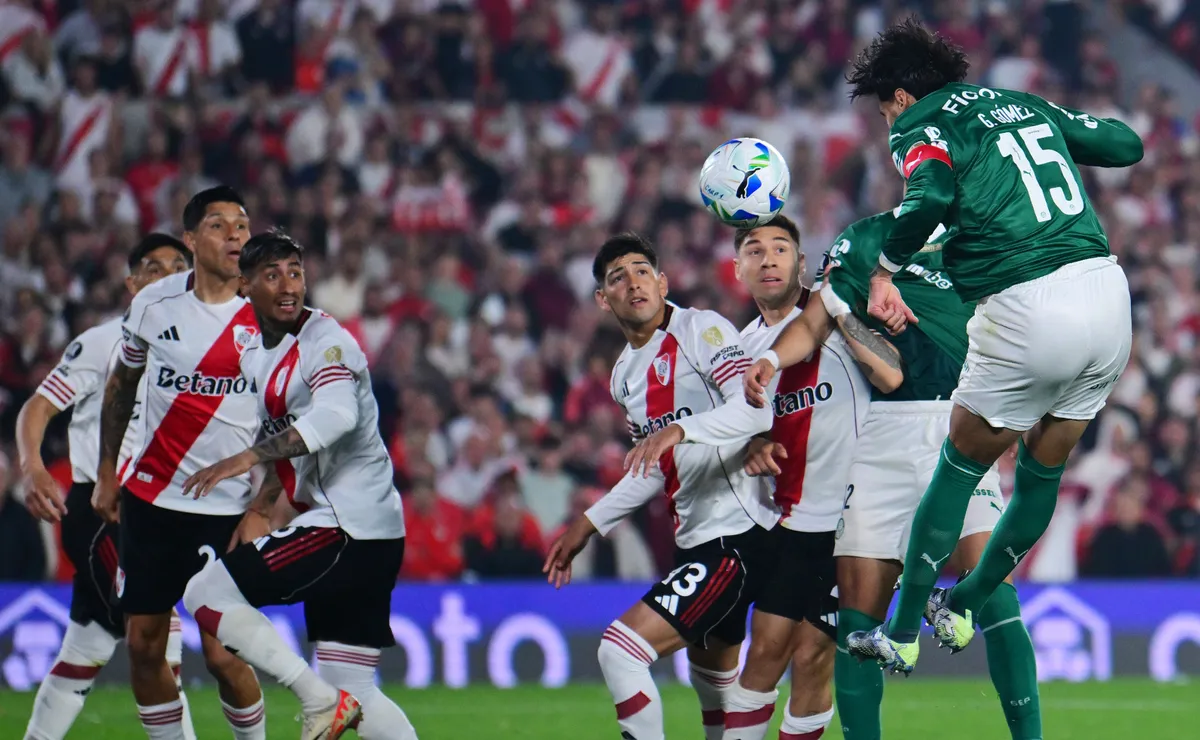 River sigue sufriendo la pelota parada.