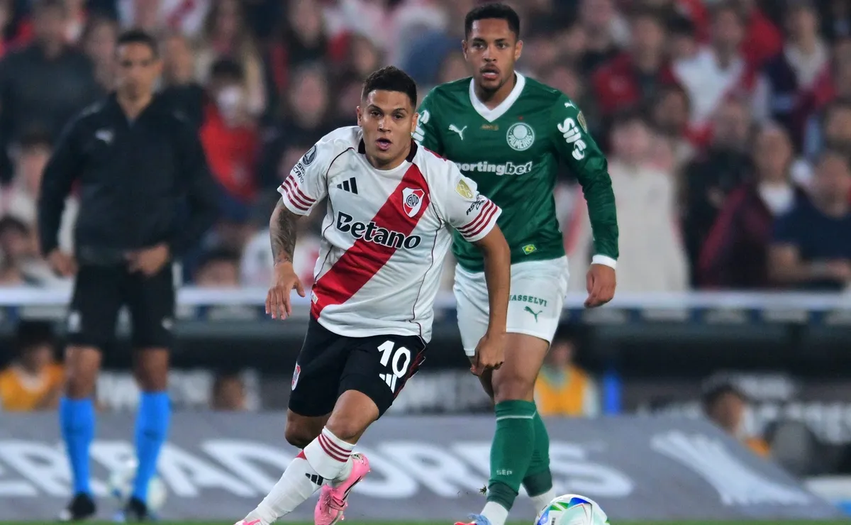 ¿El colombiano saldrá a la cancha de entrada o volverá a entrar desde el banco?