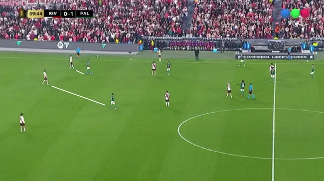 River no puede darles ni un centímetro de ventaja a López y Roque.