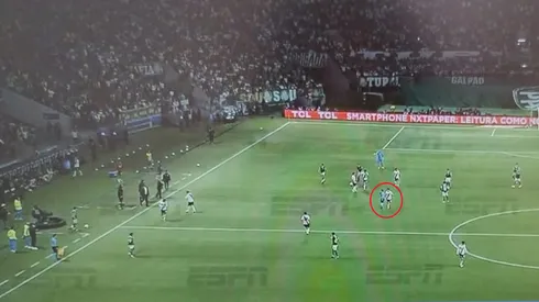 Palmeiras vs River: Dudas sobre si el árbitro Matonte dio la orden para seguir el juego después de cobrar una mano de Colidio que no fue.