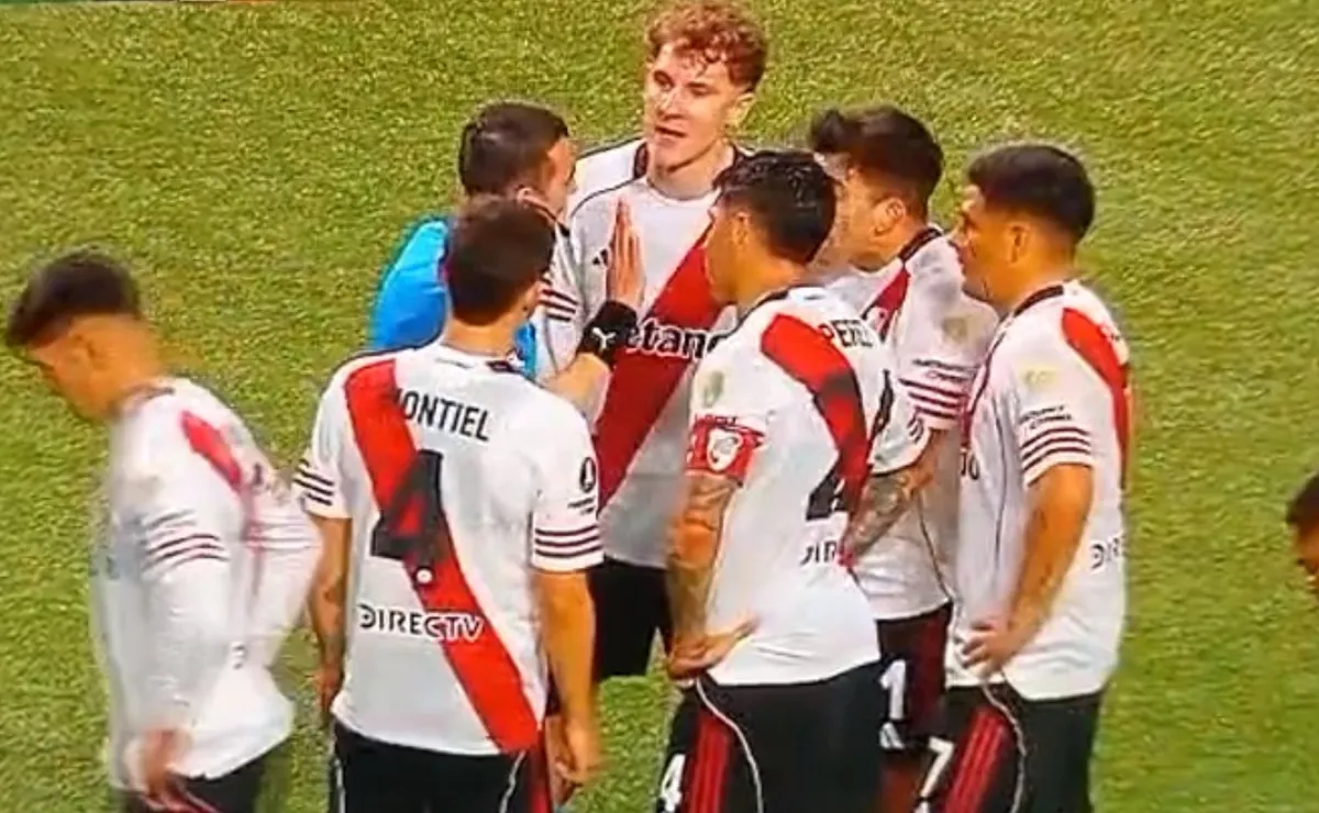 El reclamo de Colidio al árbitro Matonte en Palmeiras vs River.
