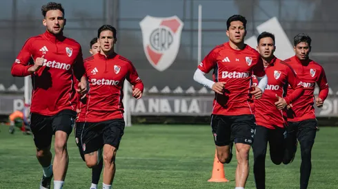 Un futbolista clave terminó la práctica con un golpe en la rodilla.