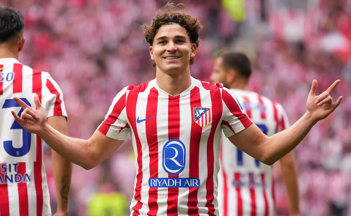 Julián puso el 4-2 para Atlético con un doblete.