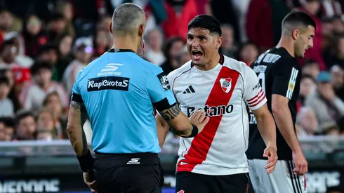 Maxi Salas recibió la roja ante Riestra y se perderá los próximos dos encuentros.