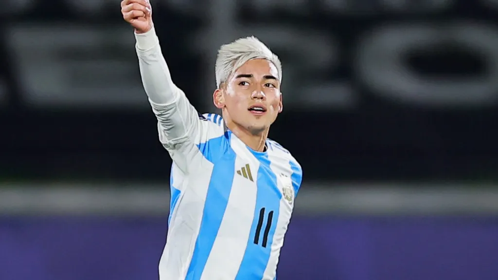 El delantero se estrenó en el Mundial con un golazo.