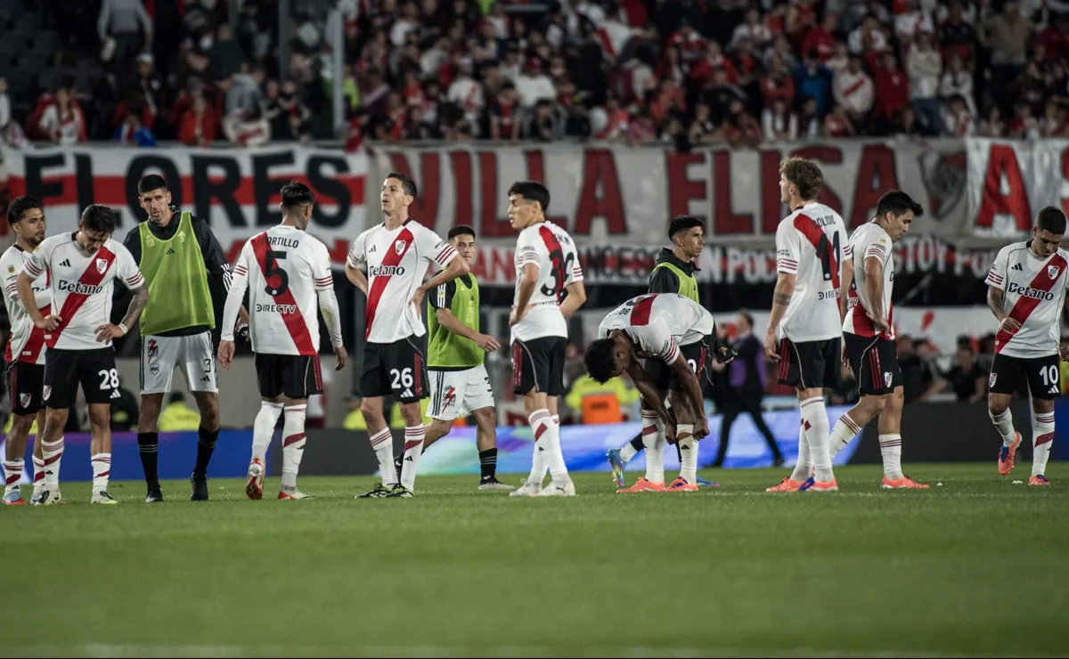 River perdió con Deportivo Riestra y agudizó su crisis futbolística.