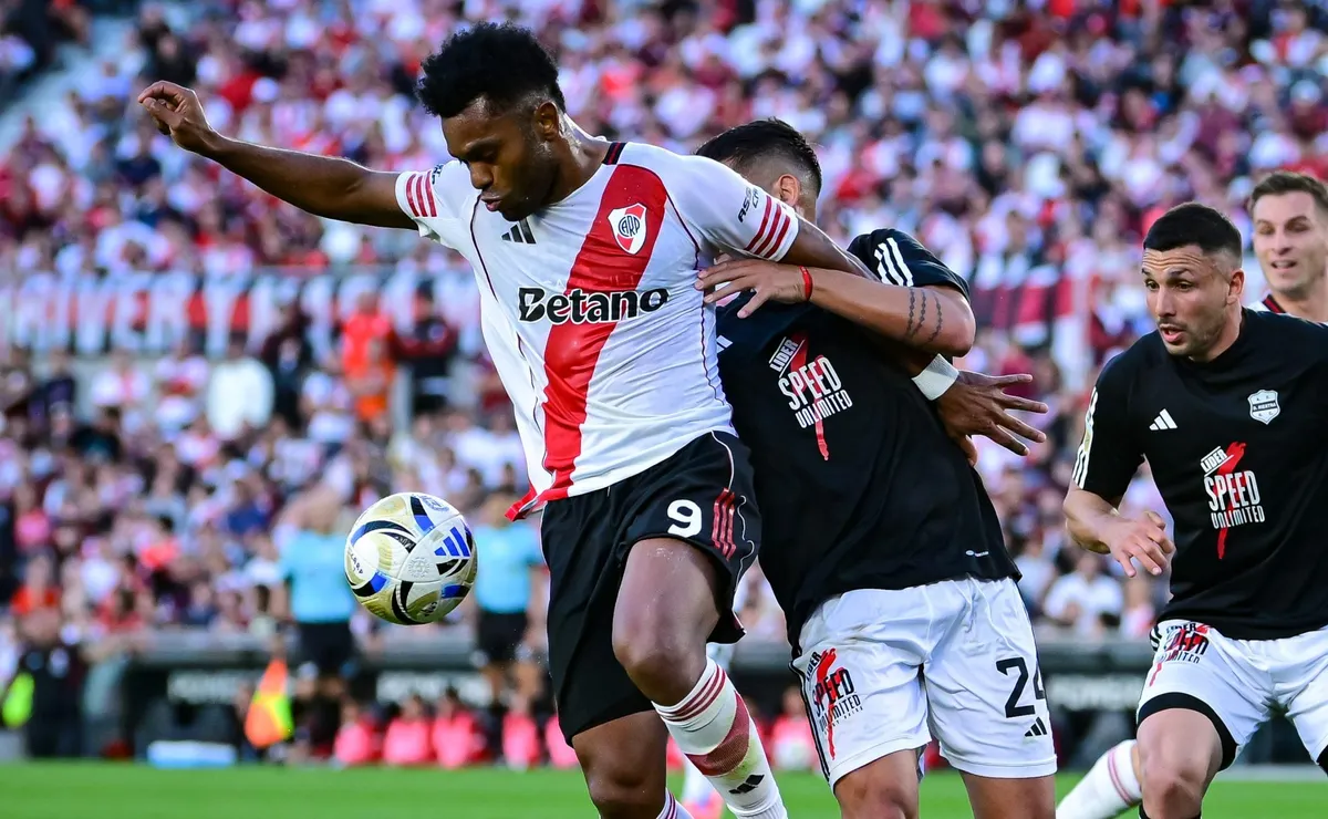Miguel Borja fue silbado antes del partido con Riestra.