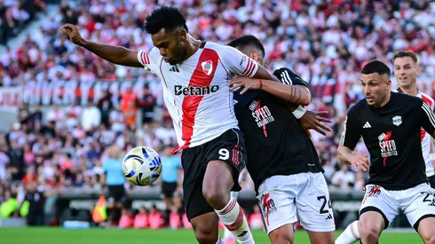 Miguel Borja fue silbado antes del partido con Riestra.