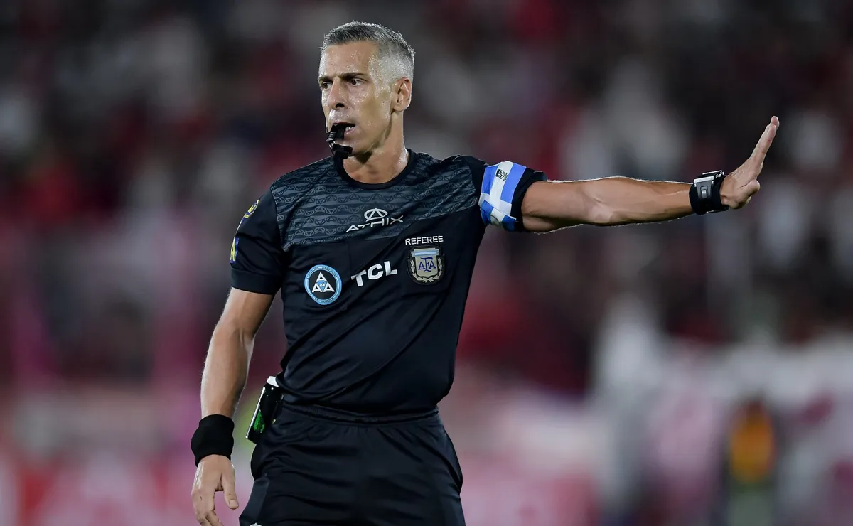 Mastrángelo, el árbitro de River vs. Racing.
